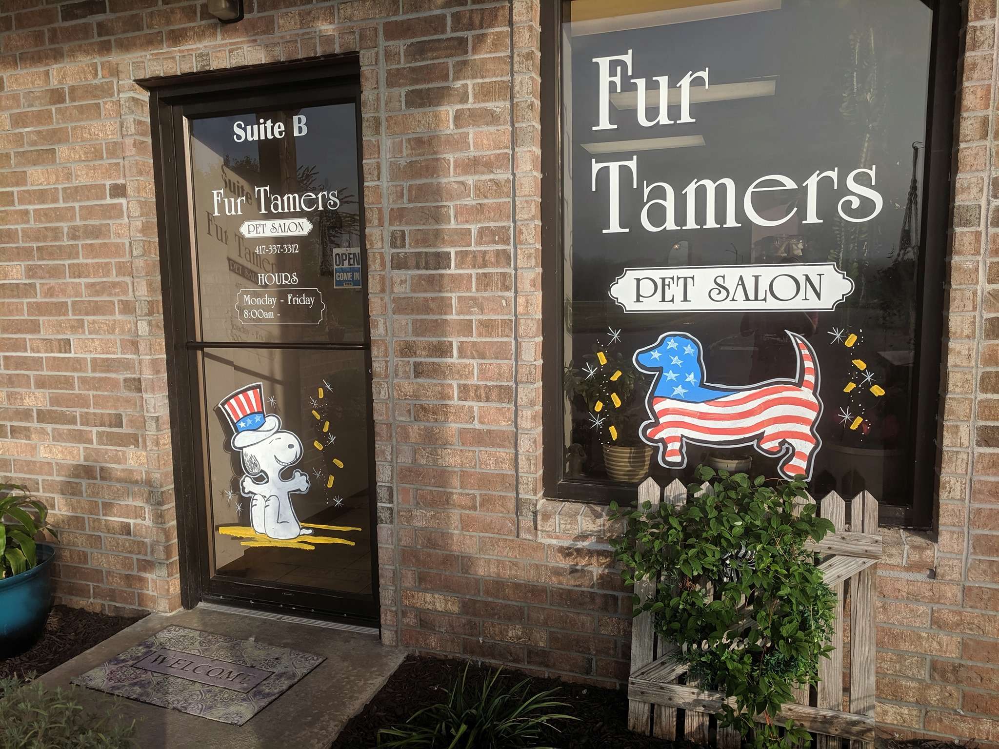 Fur Tamers Pet Salon LLC Logo