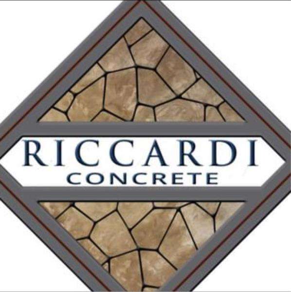 Riccardi Concrete LLC Logo