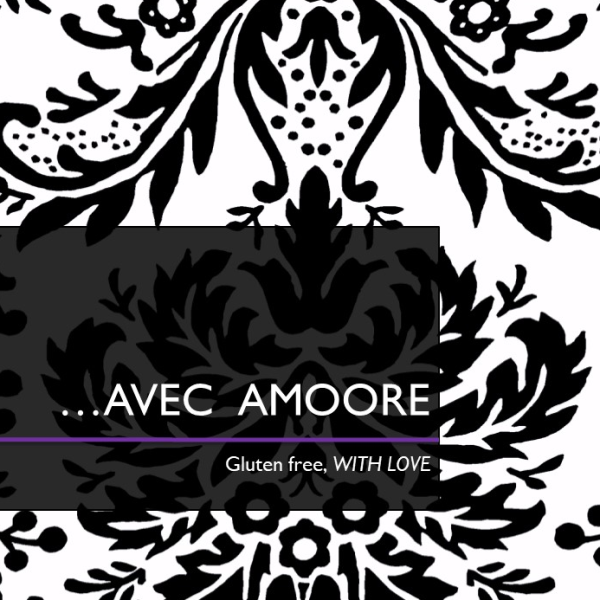 Avec Amoore Logo