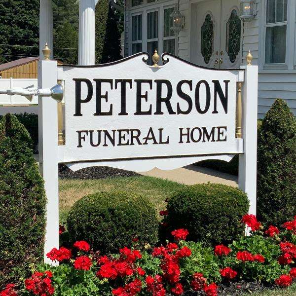 Peterson Funeral Home LLC Logo