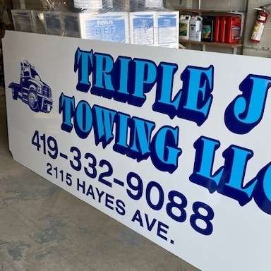 Triple J Towing LLC Logo