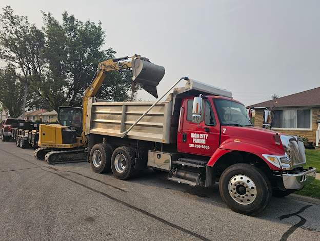 Iron City Paving, LLC Logo