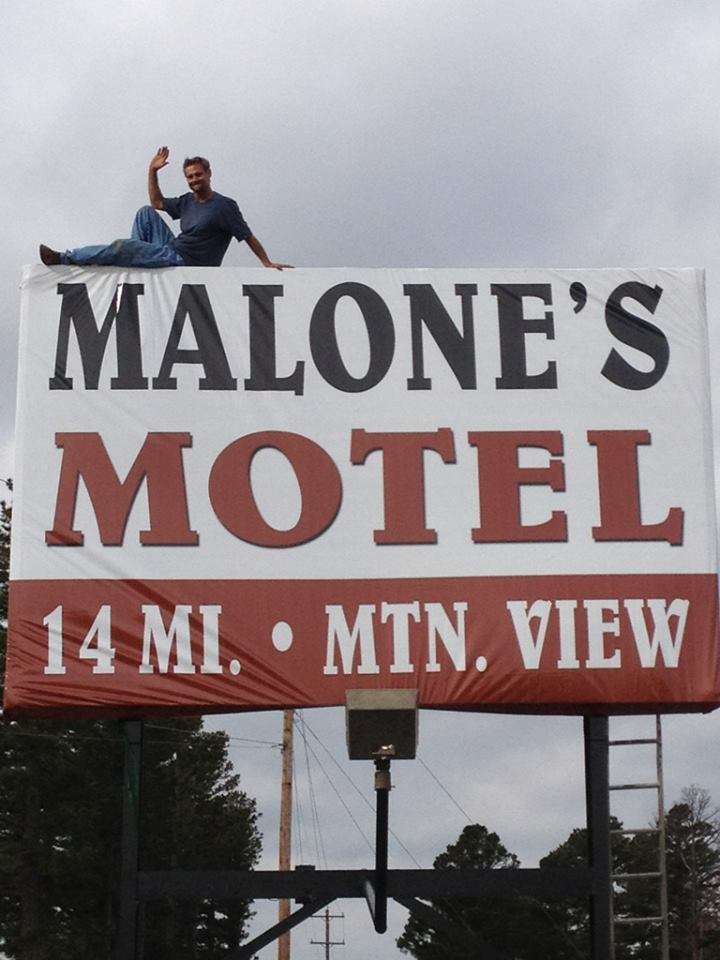 Malone's Motel Logo