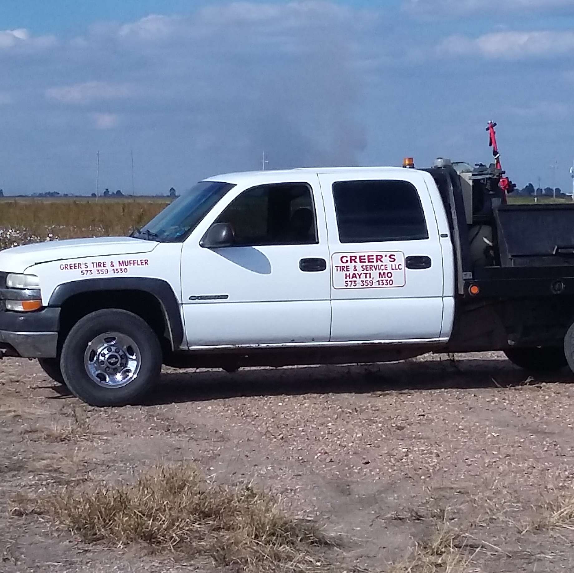 Greer's Tire & Muffler Service Logo