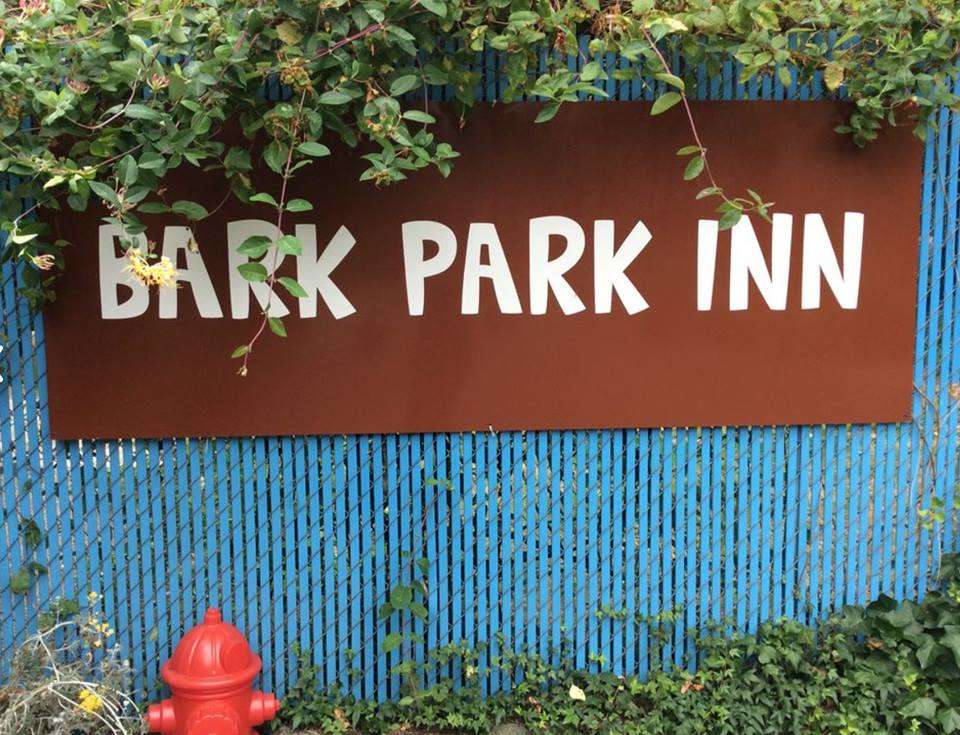 Bark Park Inn LLC Logo