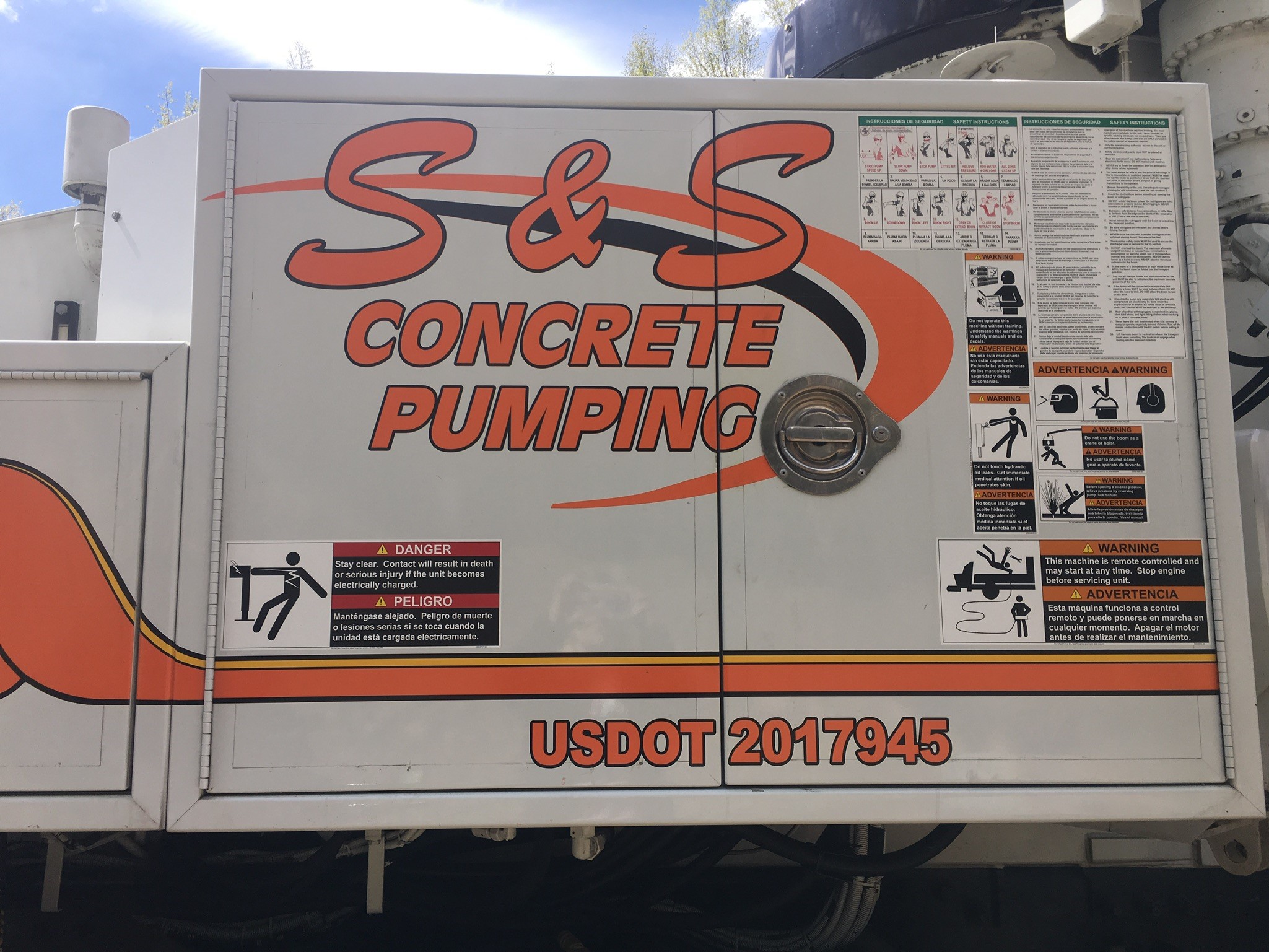 Smith & Sons Concrete Pumping Logo