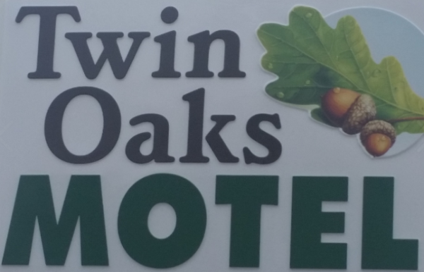 Twin Oaks Motel Logo